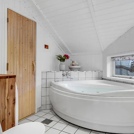 In With Sauna *